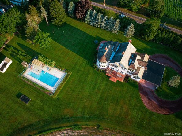 6133 Sound Avenue, Riverhead NY 11901