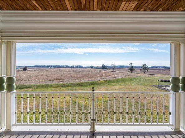 6133 Sound Avenue, Riverhead NY 11901