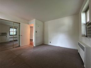 8 West Mill Drive 1B, Great Neck NY 11021