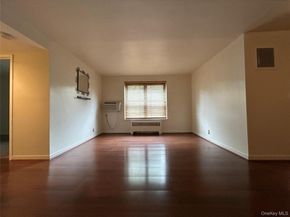 8 West Mill Drive 1B, Great Neck NY 11021