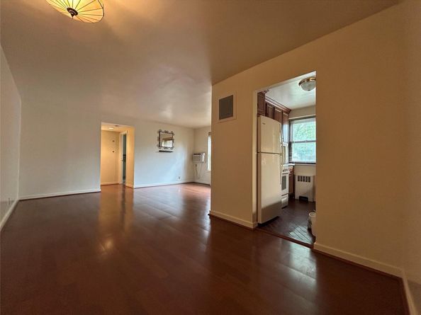 8 West Mill Drive 1B, Great Neck NY 11021