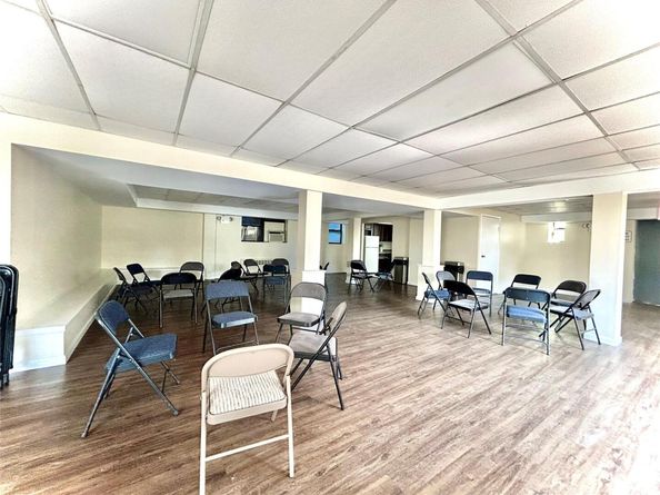 8 West Mill Drive 1B, Great Neck NY 11021
