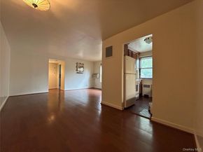8 West Mill Drive 1B, Great Neck NY 11021