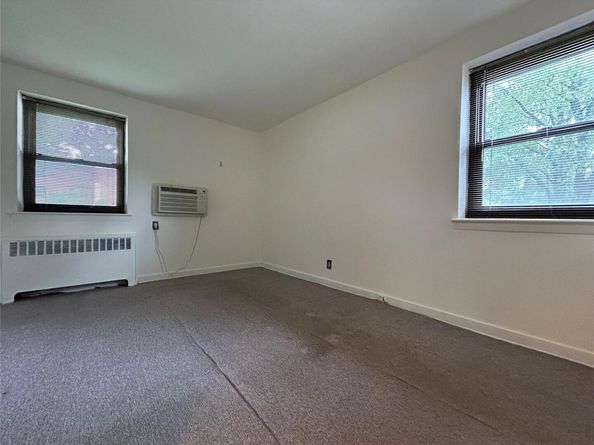 8 West Mill Drive 1B, Great Neck NY 11021
