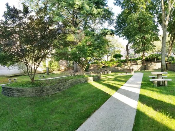 8 West Mill Drive 1B, Great Neck NY 11021