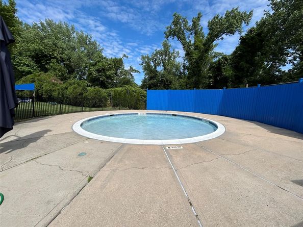 8 West Mill Drive 1B, Great Neck NY 11021