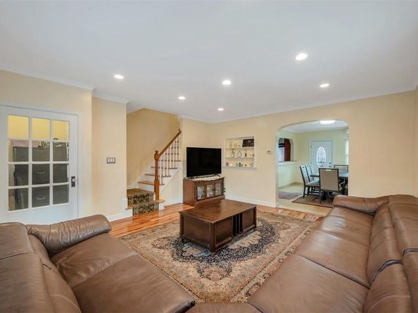 21-89 47th Street, Long Island City NY 11105