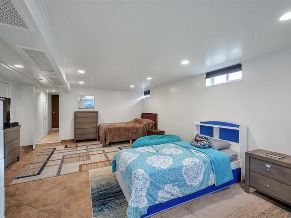 21-89 47th Street, Long Island City NY 11105