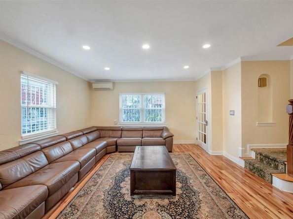 21-89 47th Street, Long Island City NY 11105