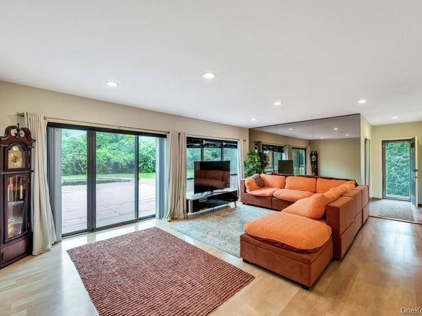 4 Bridle Court, Northport NY 11768
