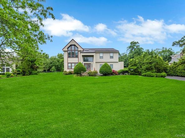 4 Bridle Court, Northport NY 11768