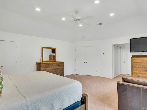 1138 Carlls Straight Path, Dix Hills NY 11746