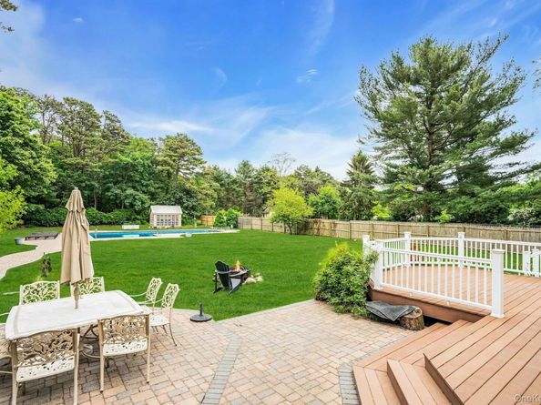 1138 Carlls Straight Path, Dix Hills NY 11746