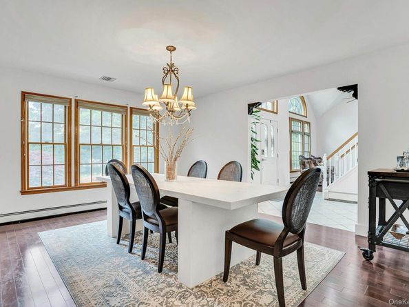 1138 Carlls Straight Path, Dix Hills NY 11746