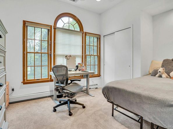 1138 Carlls Straight Path, Dix Hills NY 11746