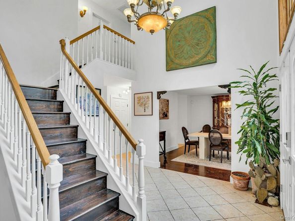 1138 Carlls Straight Path, Dix Hills NY 11746