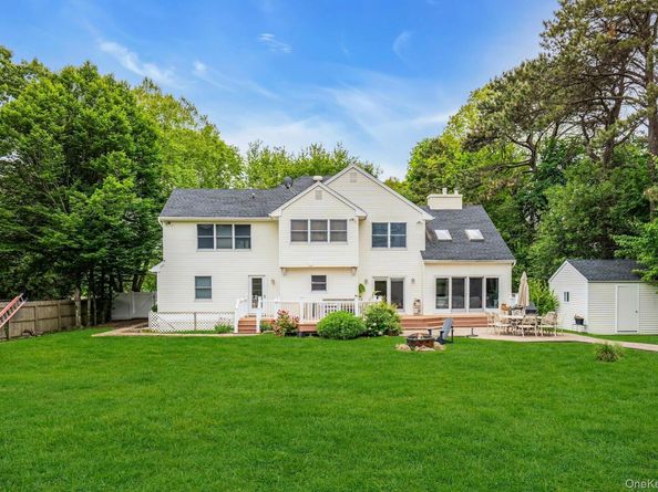 1138 Carlls Straight Path, Dix Hills NY 11746