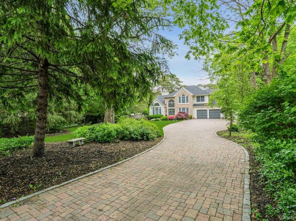 1138 Carlls Straight Path, Dix Hills NY 11746