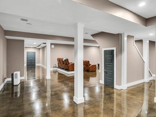 1138 Carlls Straight Path, Dix Hills NY 11746