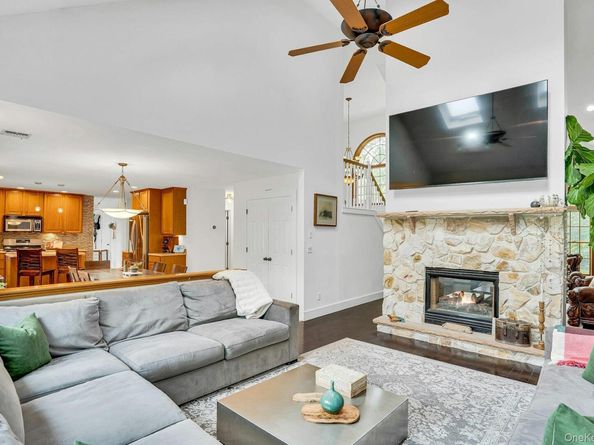1138 Carlls Straight Path, Dix Hills NY 11746