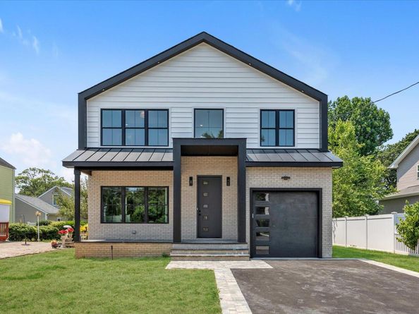 18 Anita Avenue, Syosset NY 11791