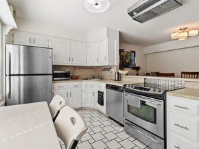 11 Jackson Avenue 11, Scarsdale NY 10583