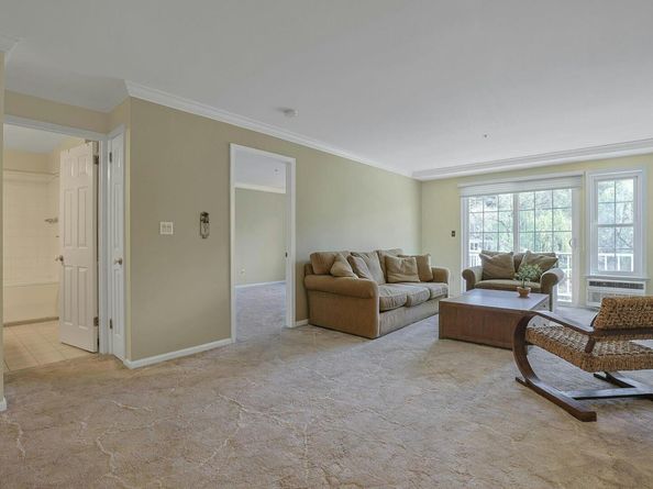 500 Pondside Drive 2E, White Plains NY 10607