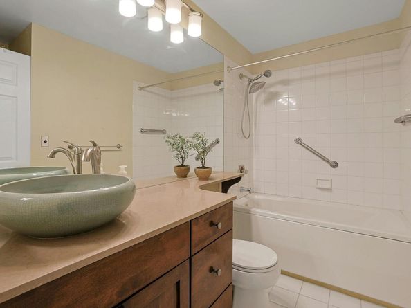 500 Pondside Drive 2E, White Plains NY 10607
