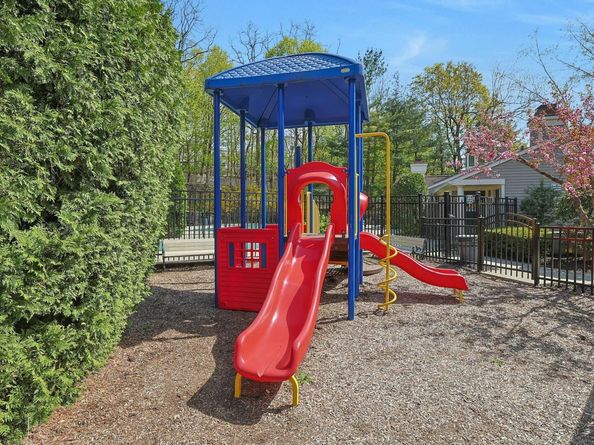 500 Pondside Drive 2E, White Plains NY 10607