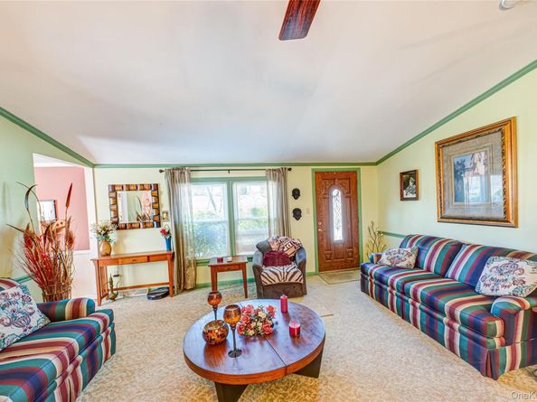 1407 Middle Road 6, Calverton NY 11933