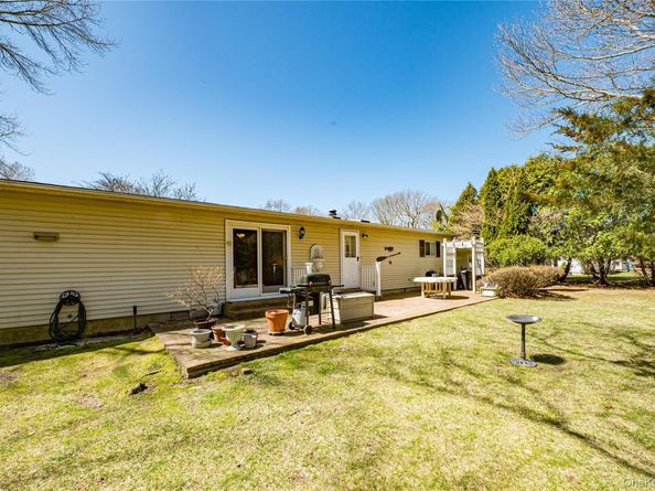 1407 Middle Road 6, Calverton NY 11933