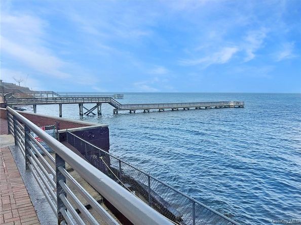 166-25 Powells Cove Boulevard 8E, Beechhurst NY 11357