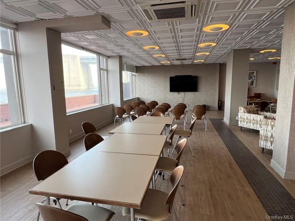 166-25 Powells Cove Boulevard 8E, Beechhurst NY 11357