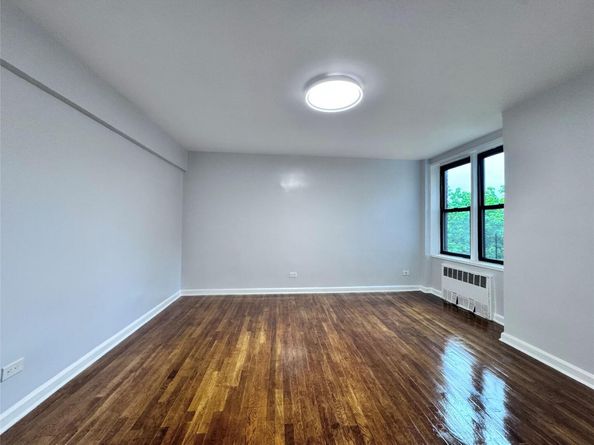 33-24 junction Boulevard 6R, Jackson Heights NY 11372