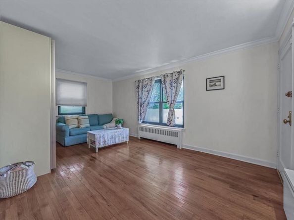 13 W Mill Drive 3A, Great Neck NY 11021