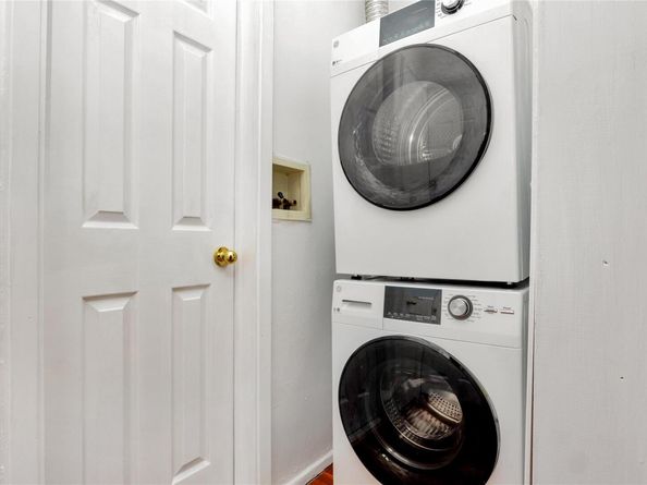 57-47 246 Crescent 1, Douglaston NY 11362