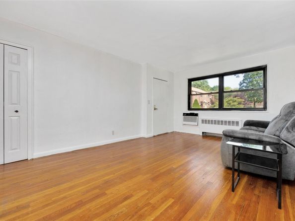 57-47 246 Crescent 1, Douglaston NY 11362