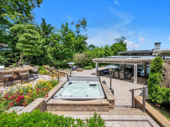 337 E Shore Road, Great Neck NY 11024