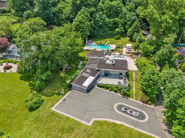 337 E Shore Road, Great Neck NY 11024