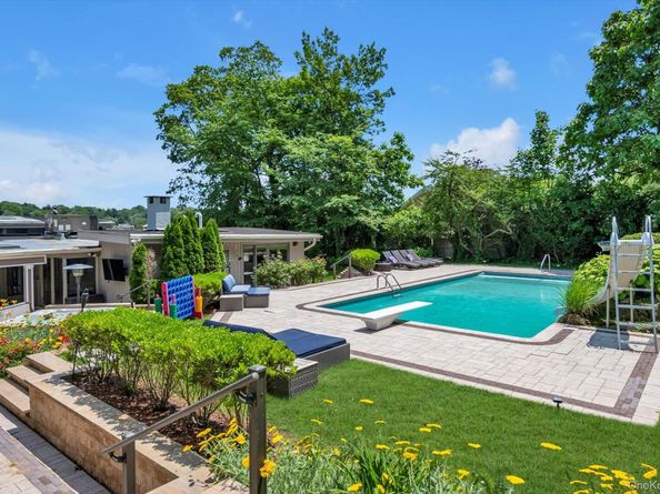 337 E Shore Road, Great Neck NY 11024