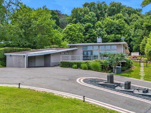 337 E Shore Road, Great Neck NY 11024
