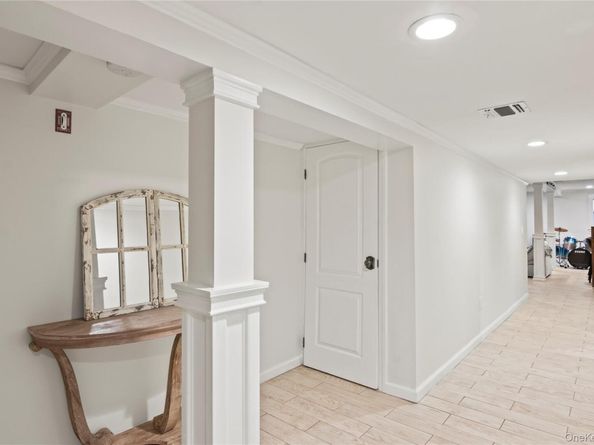 105 Midway Avenue, Locust Valley NY 11560