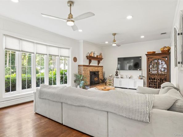 105 Midway Avenue, Locust Valley NY 11560