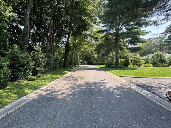 105 Midway Avenue, Locust Valley NY 11560