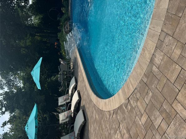 105 Midway Avenue, Locust Valley NY 11560