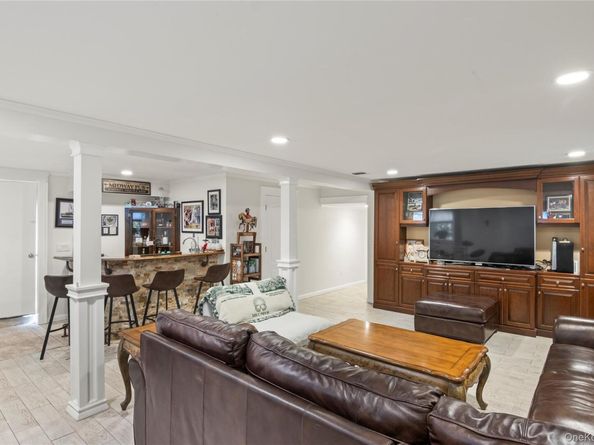 105 Midway Avenue, Locust Valley NY 11560