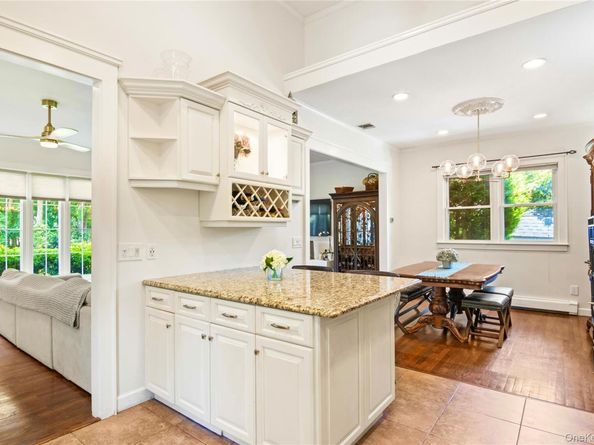 105 Midway Avenue, Locust Valley NY 11560