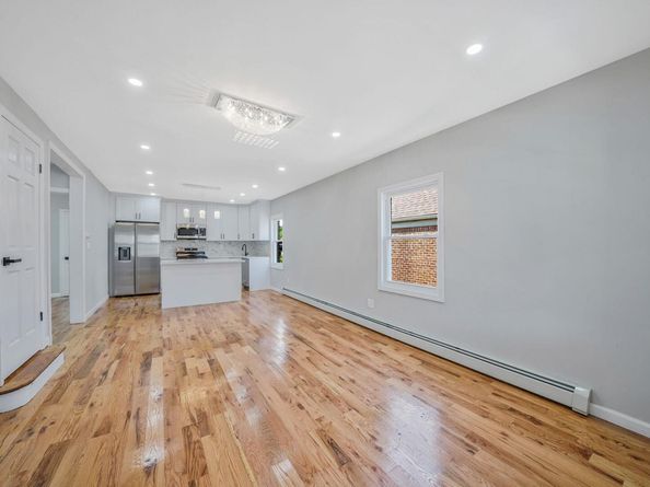 21609 104th Avenue, Queens Village NY 11429