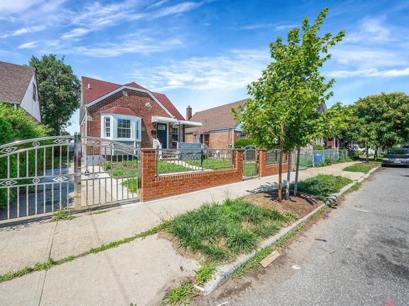 21609 104th Avenue, Queens Village NY 11429