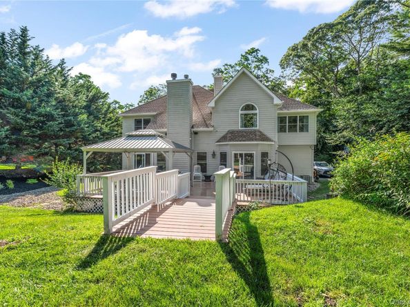 91 Bennetts Road, East Setauket NY 11733